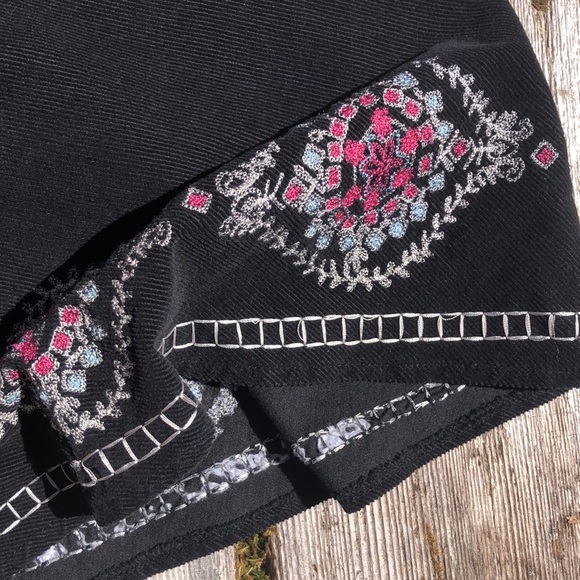 Boho corduroy embroidered skirt - Picture 4 of 7